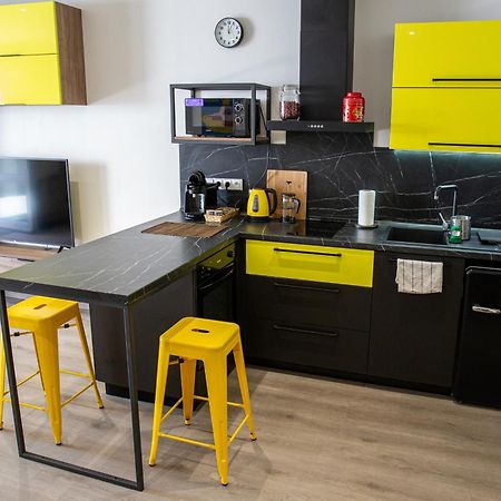 Apartman Yellow Submarine Se Slunnou Terasou กุตนาฮอรา ภายนอก รูปภาพ