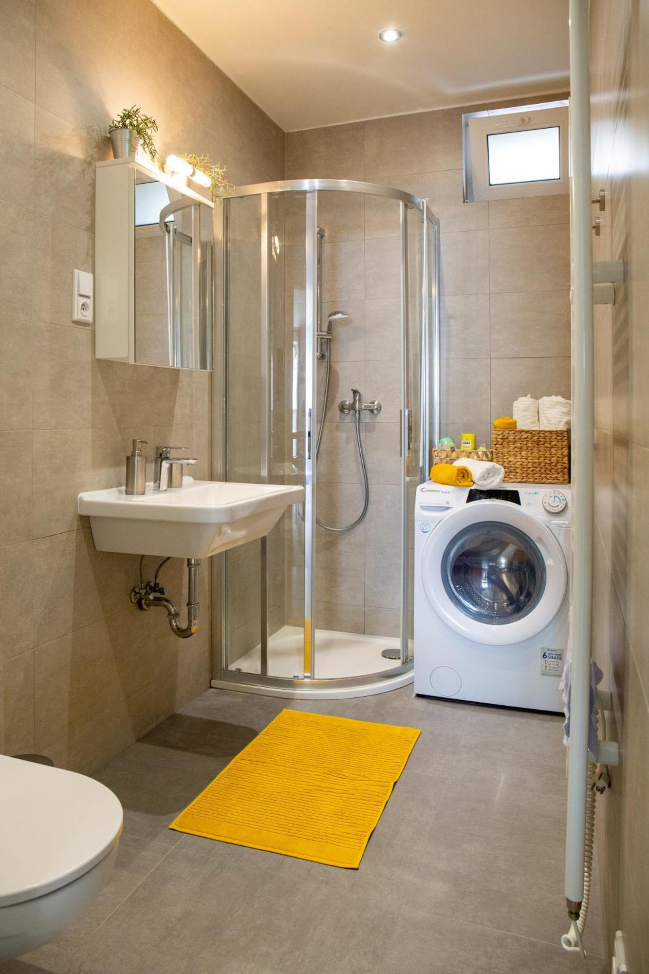 Apartman Yellow Submarine Se Slunnou Terasou กุตนาฮอรา ภายนอก รูปภาพ
