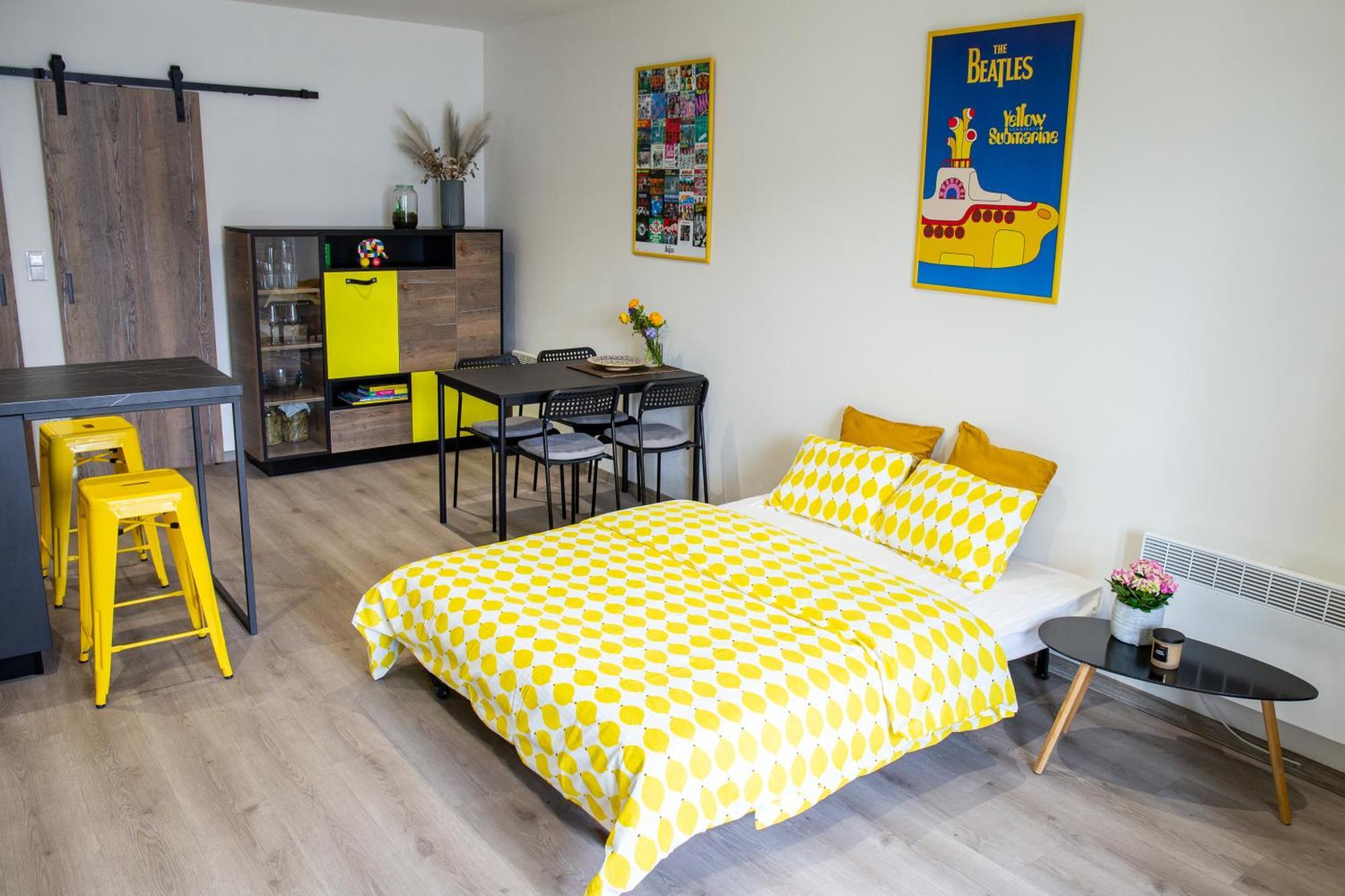 Apartman Yellow Submarine Se Slunnou Terasou กุตนาฮอรา ภายนอก รูปภาพ